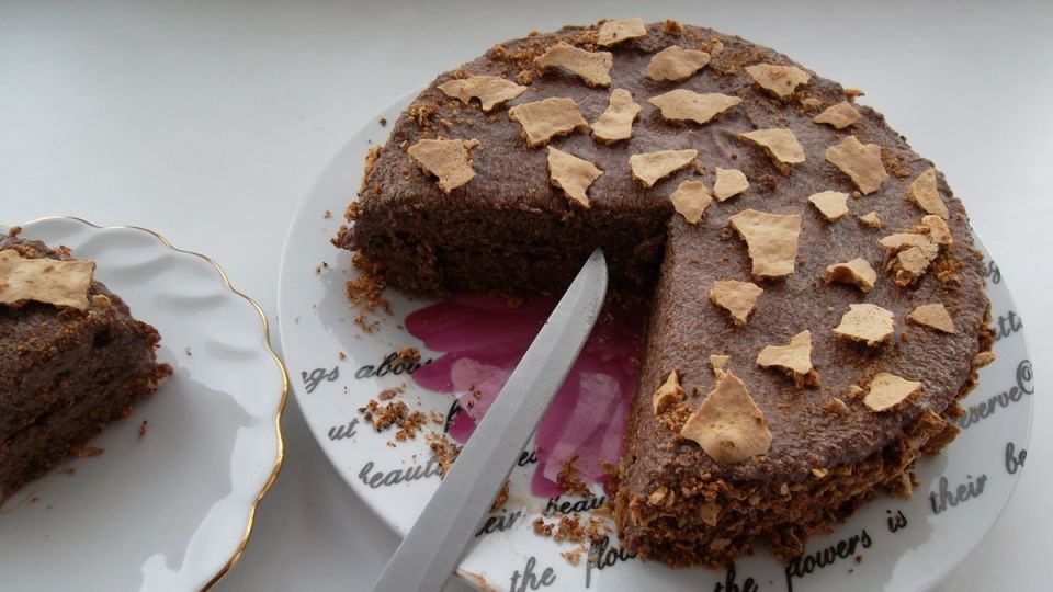 Уникальный десерт: торт из черного хлеба на ваш праздничный стол