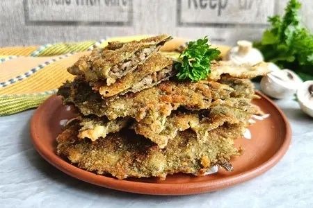 Нежные чебуреки с начинкой из виноградных листьев