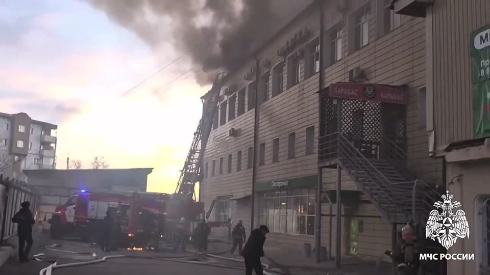 70 человек самостоятельно покинули охваченное огнем здание в Улан - Удэ