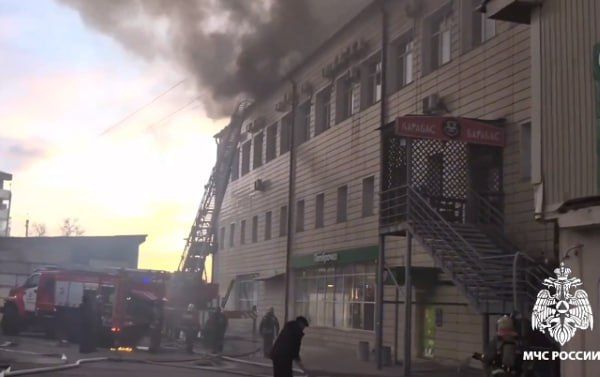 В центре Улан-Удэ разгорелся страшный пожар