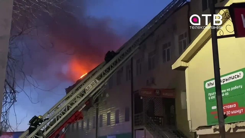 Страшные кадры.. Огонь охватил 400 кв. м