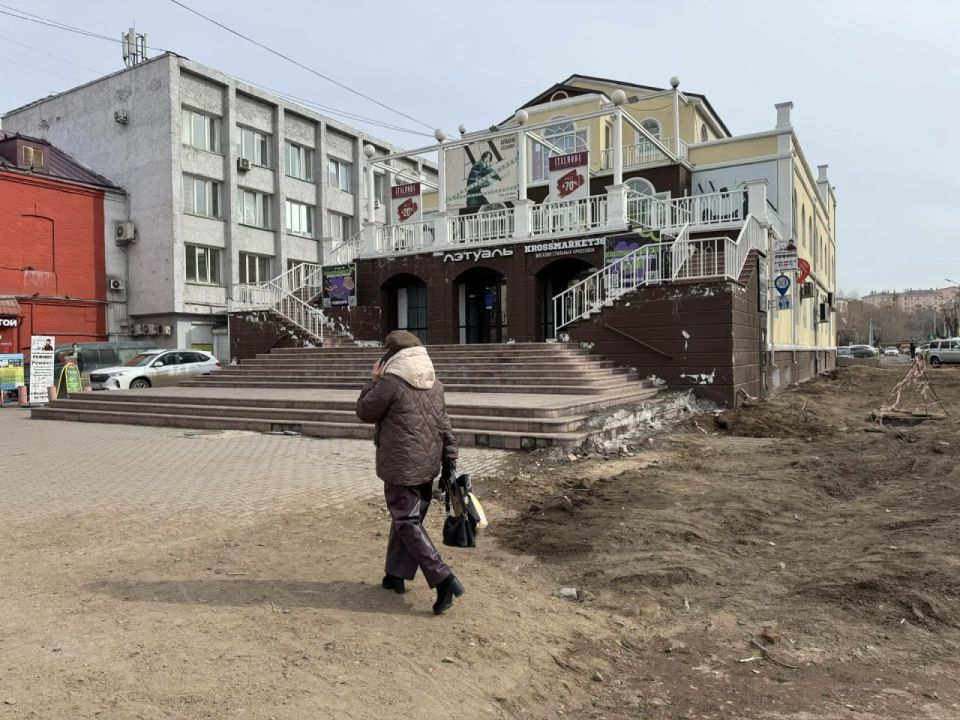 Уважаемые горожане!. . С 3 апреля подрядная организация приступает к демонтажу объектов благоустройства на пешеходной части улицы Ленина – Арбат в связи с проведением здесь ремонта. Что будет сделано: - демонтаж...