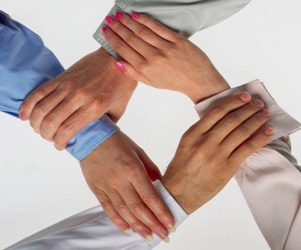 Как окружающие влияют на наши поступки