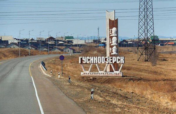 Подъезд в райцентре в Бурятии затопило вонючей канализационной водой