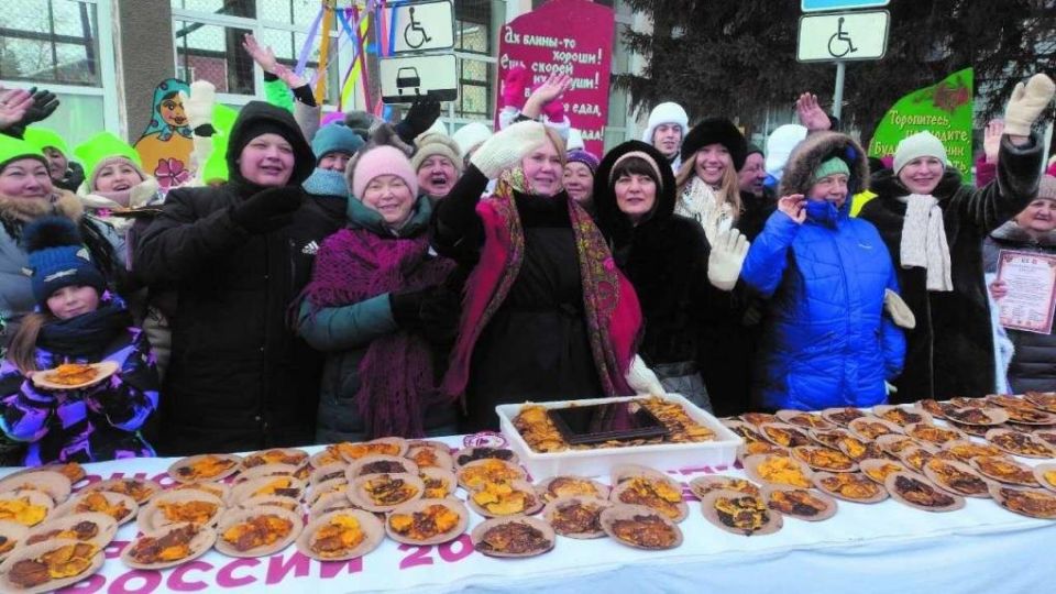 В Крутогорском микрорайоне Омска отпраздновали Масленицу с новым рекордом