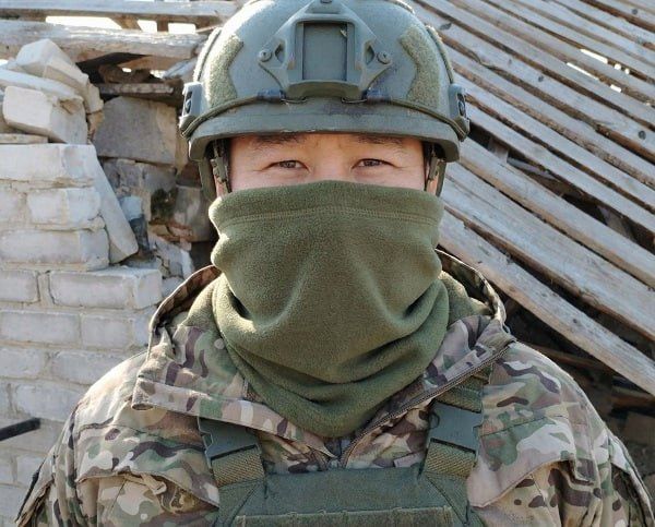 Участника СВО из Бурятии наградили тремя медалями