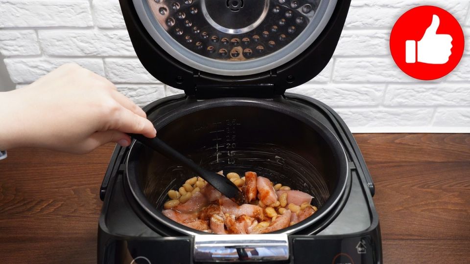 Вкусный ужин с мясом и фасолью в мультиварке