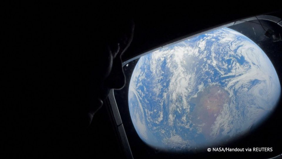 Рекорд дальности полета человека от Земли установили астронавты