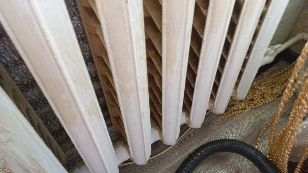 Как эффективно очистить чугунную батарею от пыли: проверенные методы