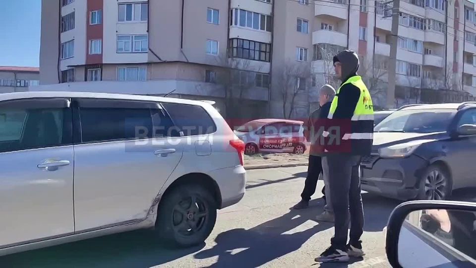 ДТП парализовало движение из 100-х кварталов в сторону центра