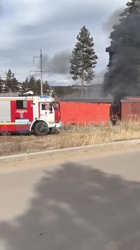 Нам пишут: трава горит на ул. Дашиева. На месте работают пожарные и скорая