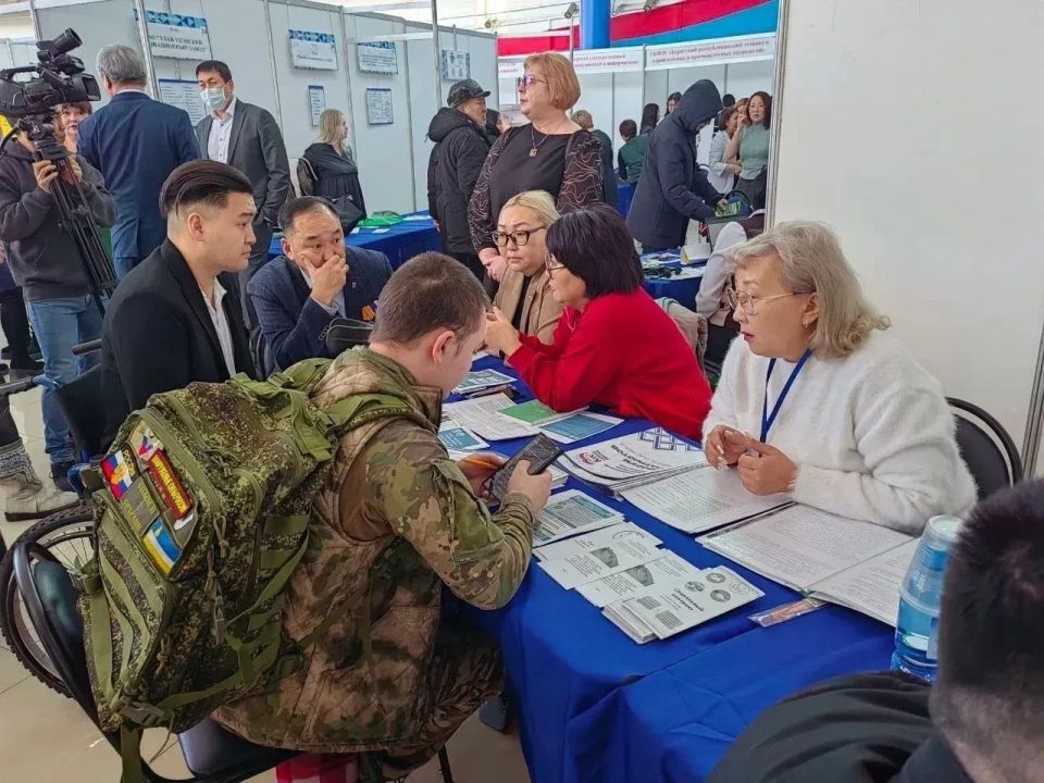 В чат-бот «Работа для СВОих» поступило около 100 обращений