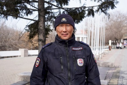 Доброго утра и отличного настроения в этот пятничный день желает командир взвода ОБППСП УМВД России по г. Улан-Удэ старший лейтенант полиции Гэсэр Базаров