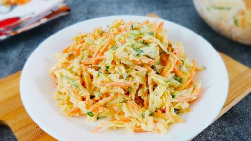 Быстрый и вкусный салат: всего три ингредиента на вашем столе