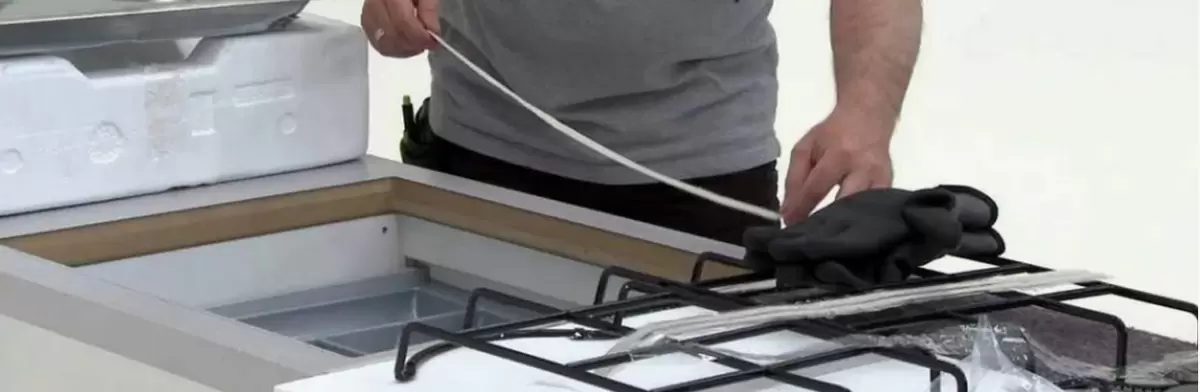 Как правильно установить варочную панель: советы по креплению к столешнице