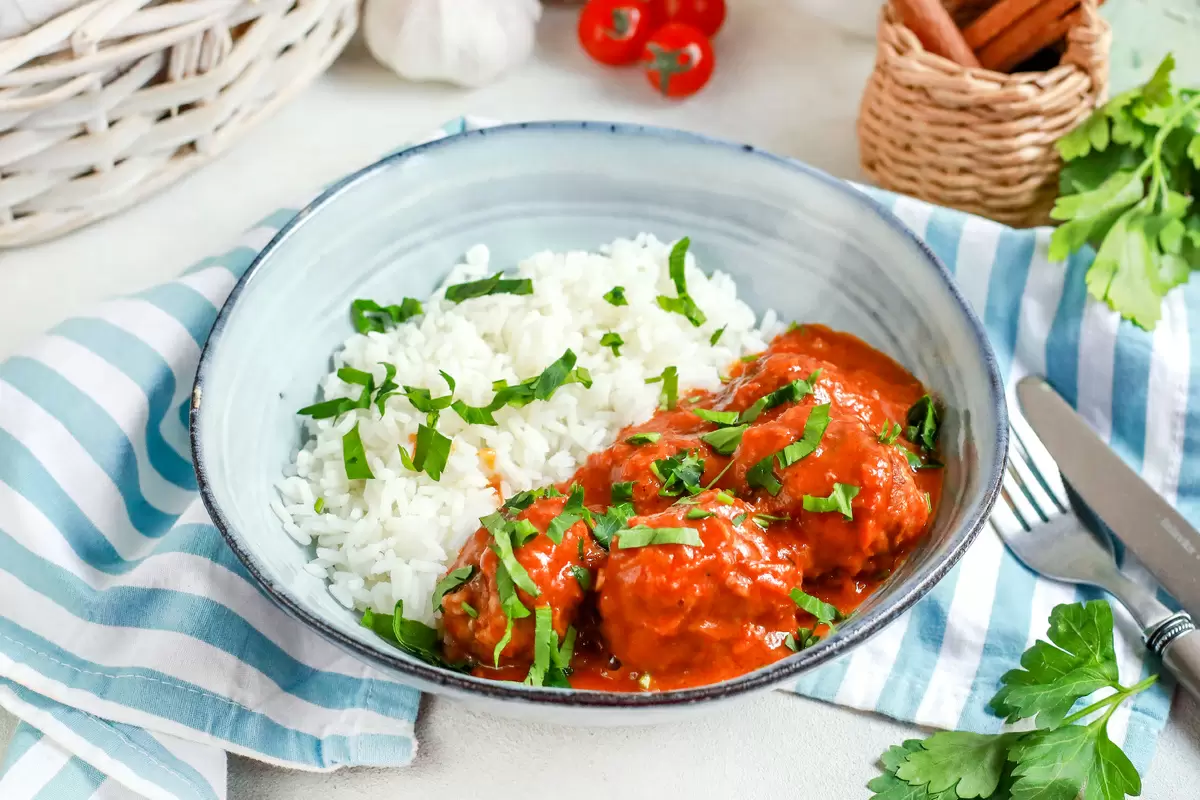 Погружение в мир молдавской кухни: Кифтелуце с рисом