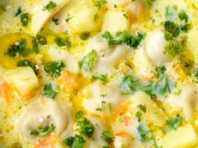 Универсальный и сытный: быстрое приготовление супа с пельменями и сыром