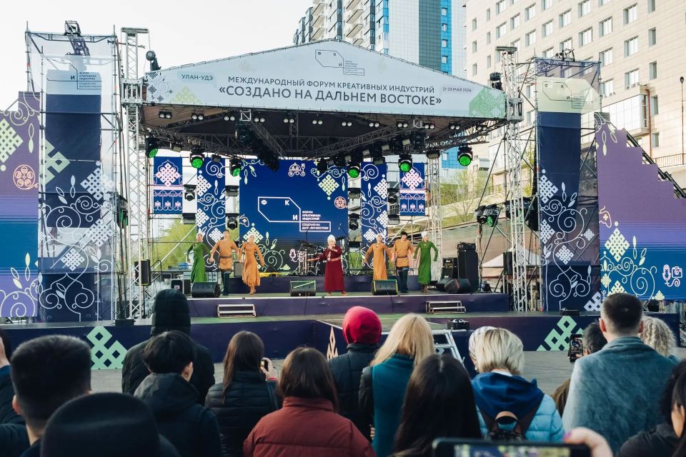 Алексей Цыденов: Один из важных для нас практических эффектов от форума креативных индустрий – свести наших талантливых артистов с крупными музыкальными лейблами и продюсерами Алексей Цыденов: Один из важных для нас практических эффектов от форума креативных индустрий – свести наших талантливых артистов с крупными музыкальными лейблами и продюсерами