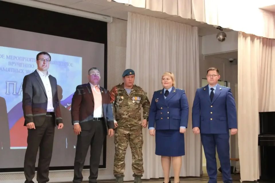 Начальником отдела по надзору за соблюдением прав и свобод граждан управления по надзору за исполнением федерального законодательства прокуратуры республики Ксенией Потехиной и прокурором отдела Никитой Плюсниным совместно с... Начальником отдела по надзору за соблюдением прав и свобод граждан управления по надзору за исполнением федерального законодательства прокуратуры республики Ксенией Потехиной и прокурором отдела Никитой Плюсниным совместно с...