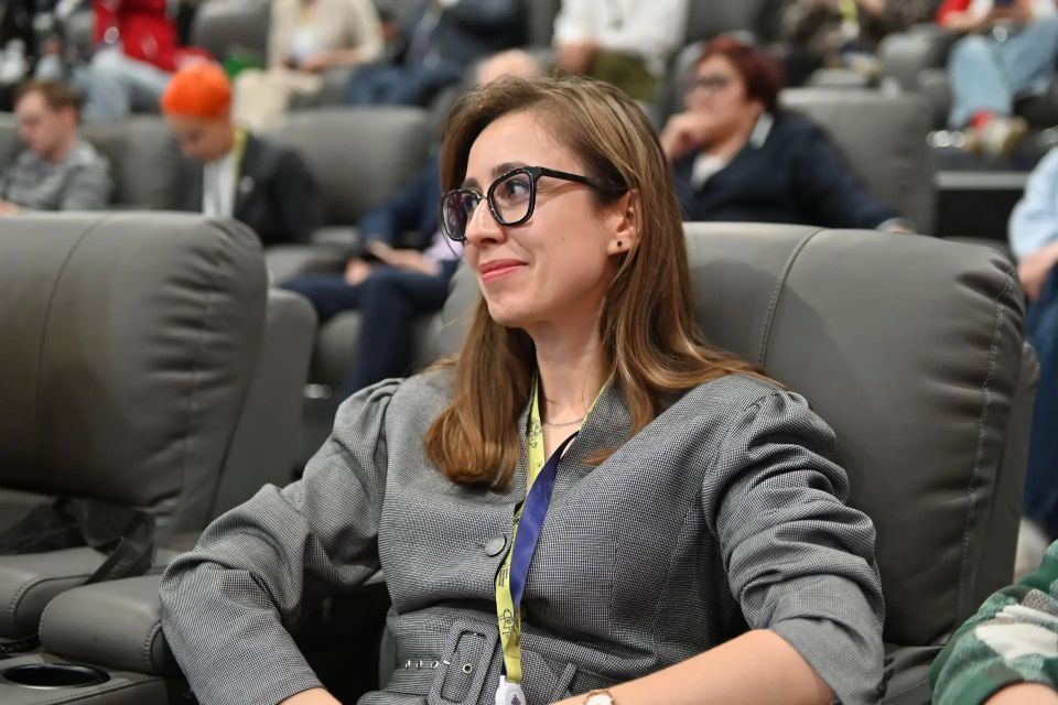 Алексей Цыденов: Вместе с заместителем Председателя Совета Федерации Инной Юрьевной Святенко встретились с мастерами народных художественных промыслов и представителями креативных индустрий Алексей Цыденов: Вместе с заместителем Председателя Совета Федерации Инной Юрьевной Святенко встретились с мастерами народных художественных промыслов и представителями креативных индустрий