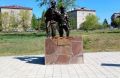 В Кяхте в очередной раз восстановили многострадальный памятник «Часовые границы»