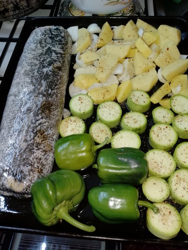 Фаршированная рыба с овощами: легкий и аппетитный рецепт на каждый день