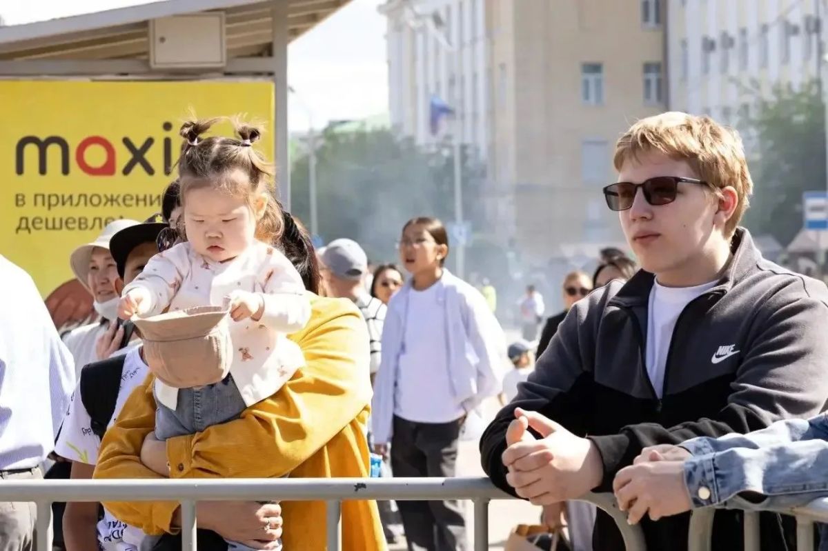 Мэр Улан-Удэ Игорь Шутенков поздравил с Днем семьи, любви и верности Мэр Улан-Удэ Игорь Шутенков поздравил с Днем семьи, любви и верности