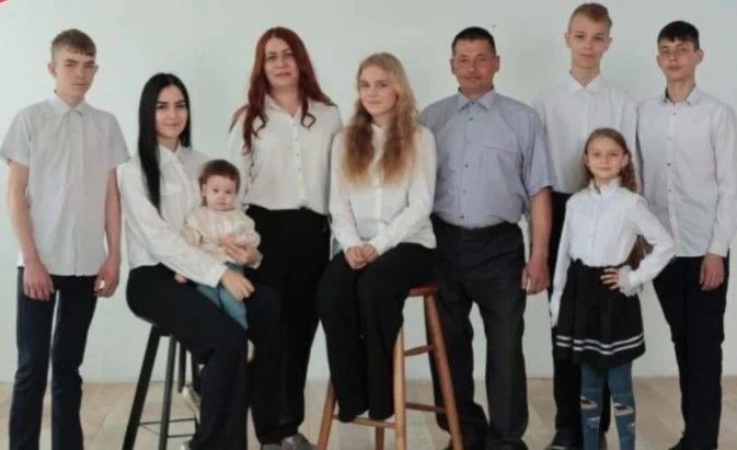 Алексей Цыденов: Дорогие земляки!. . Сегодня по-настоящему добрый праздник — День семьи, любви и верности! Всё начинается с семьи: жизнь каждого человека, благополучие общества и сила государства Алексей Цыденов: Дорогие земляки!. . Сегодня по-настоящему добрый праздник — День семьи, любви и верности! Всё начинается с семьи: жизнь каждого человека, благополучие общества и сила государства