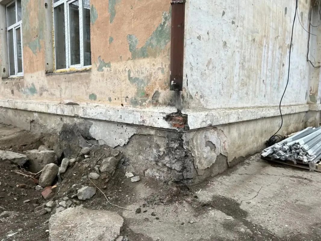 Школа в столице Бурятии дала трещину Школа в столице Бурятии дала трещину
