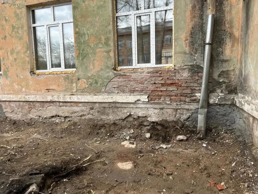 Школа в столице Бурятии дала трещину Школа в столице Бурятии дала трещину