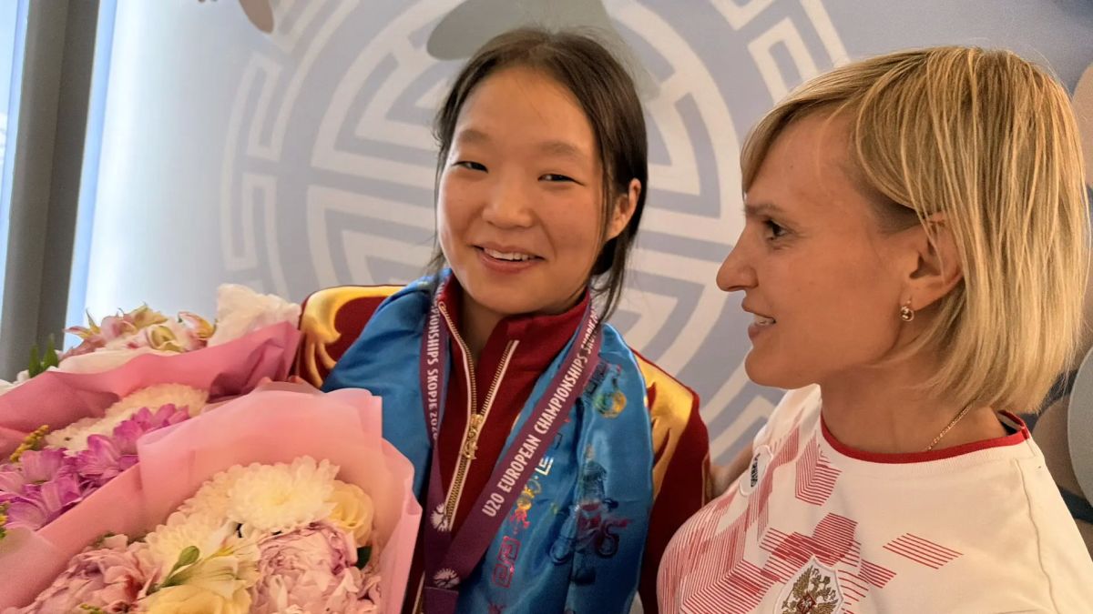 Триумфальное возвращение: в родном аэропорту встретили чемпионку Европы Должон Цынгуеву! Триумфальное возвращение: в родном аэропорту встретили чемпионку Европы Должон Цынгуеву!