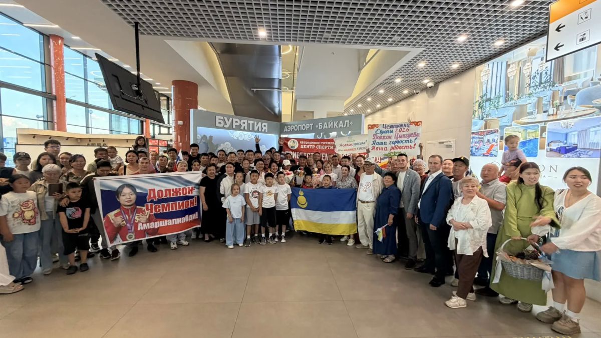 Триумфальное возвращение: в родном аэропорту встретили чемпионку Европы Должон Цынгуеву! Триумфальное возвращение: в родном аэропорту встретили чемпионку Европы Должон Цынгуеву!