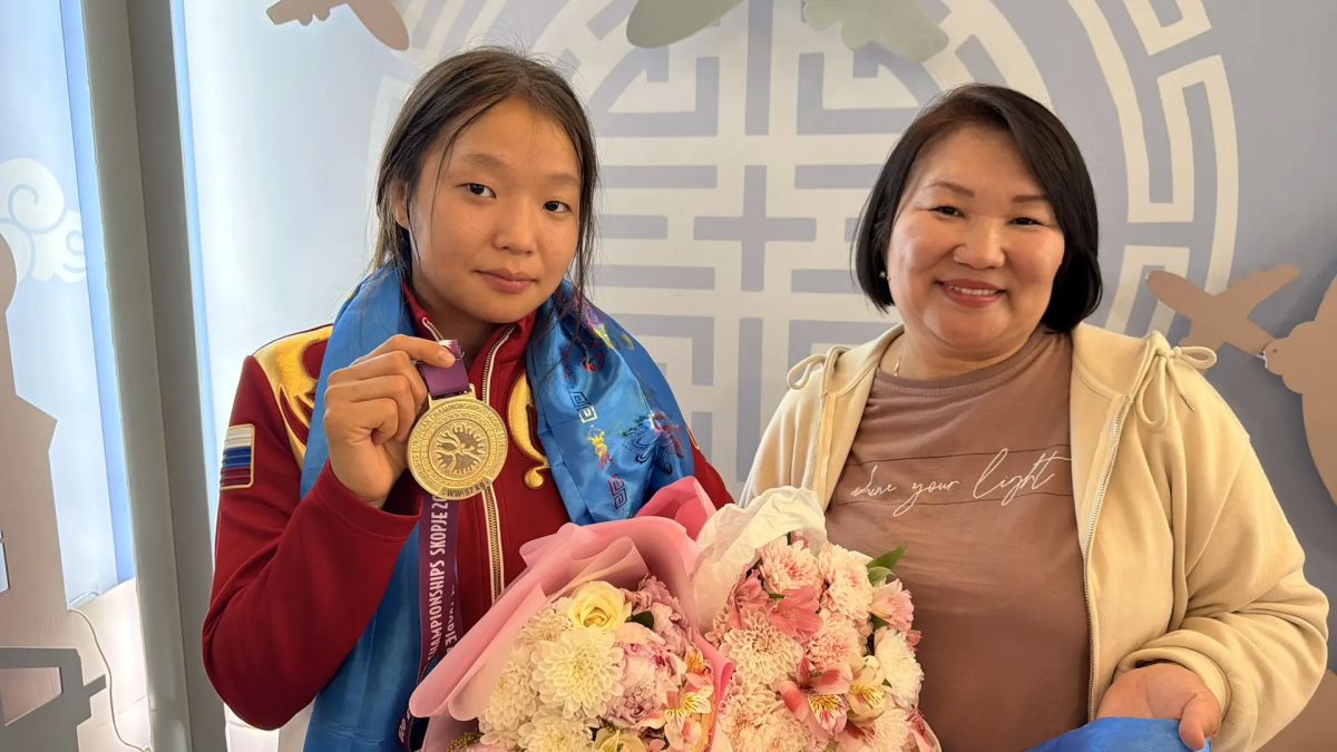 Триумфальное возвращение: в родном аэропорту встретили чемпионку Европы Должон Цынгуеву! Триумфальное возвращение: в родном аэропорту встретили чемпионку Европы Должон Цынгуеву!