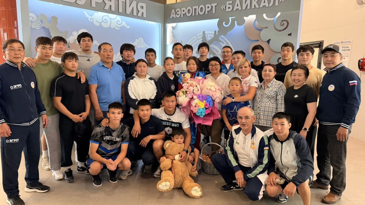 Триумфальное возвращение: в родном аэропорту встретили чемпионку Европы Должон Цынгуеву! Триумфальное возвращение: в родном аэропорту встретили чемпионку Европы Должон Цынгуеву!