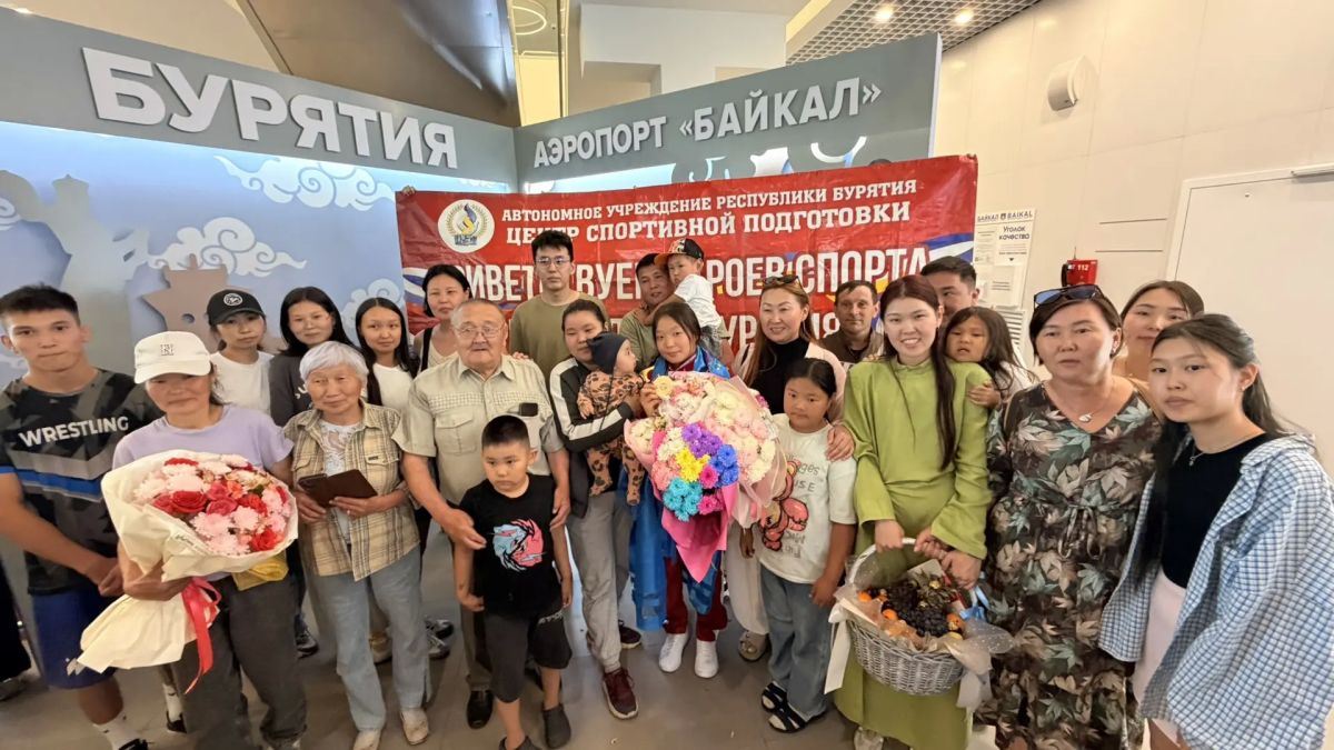 Триумфальное возвращение: в родном аэропорту встретили чемпионку Европы Должон Цынгуеву! Триумфальное возвращение: в родном аэропорту встретили чемпионку Европы Должон Цынгуеву!