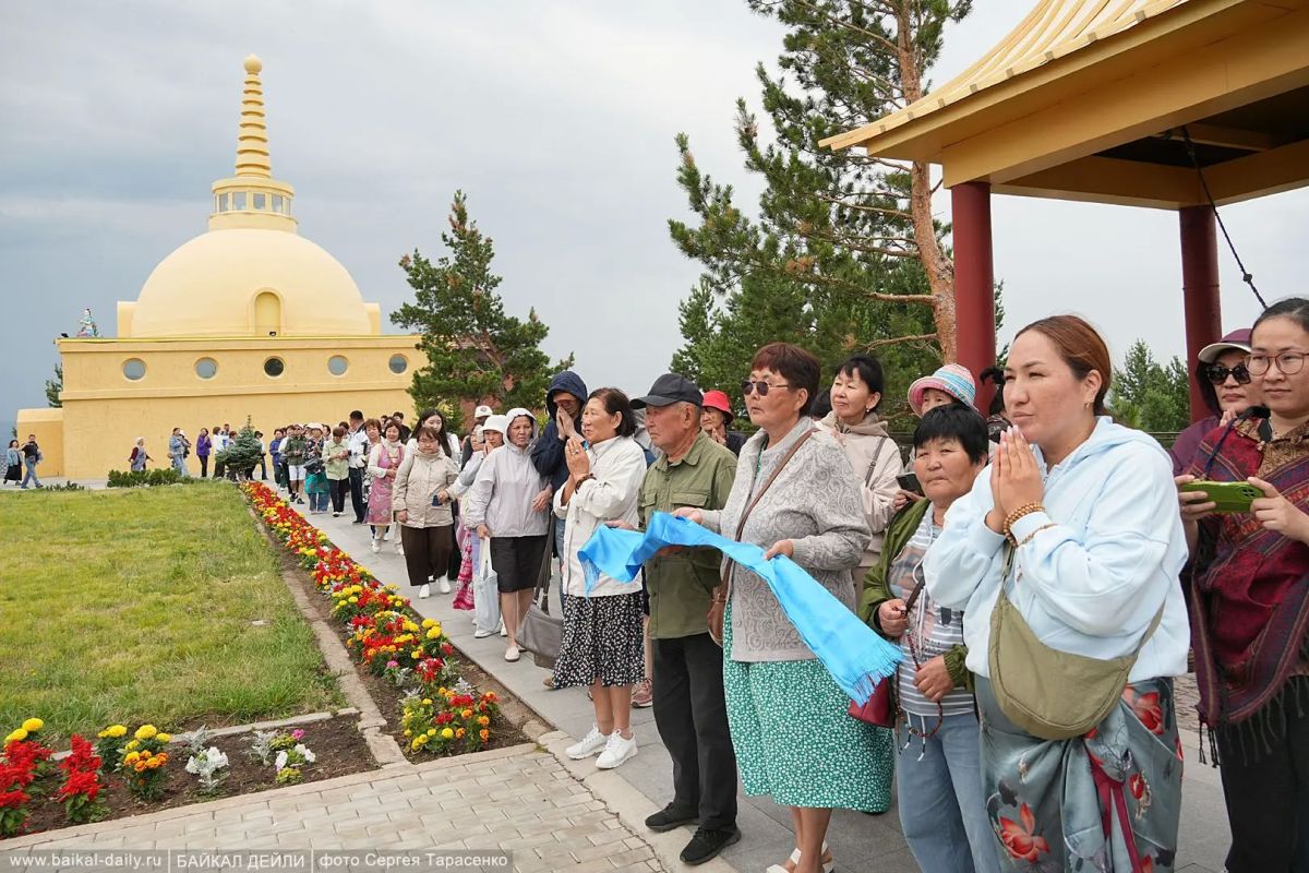 В Улан-Удэ прошла церемония круговращения Майтреи В Улан-Удэ прошла церемония круговращения Майтреи