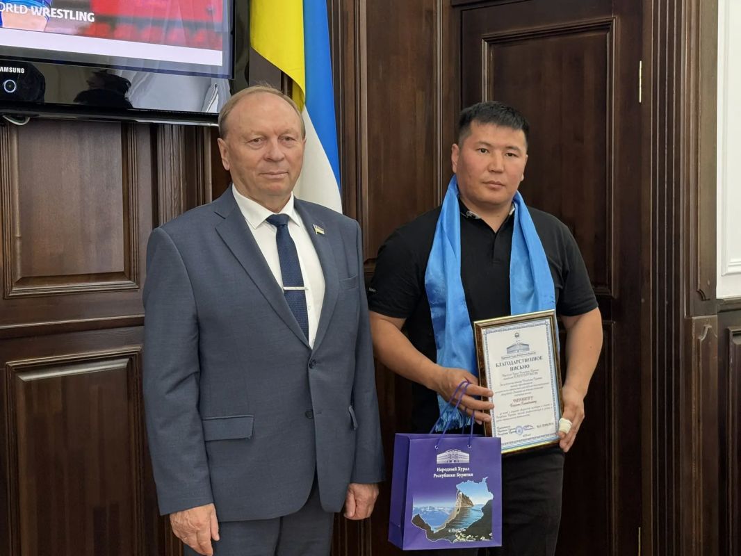 В Народном Хурале Бурятии чествовали чемпионку Европы Должон Цынгуеву В Народном Хурале Бурятии чествовали чемпионку Европы Должон Цынгуеву
