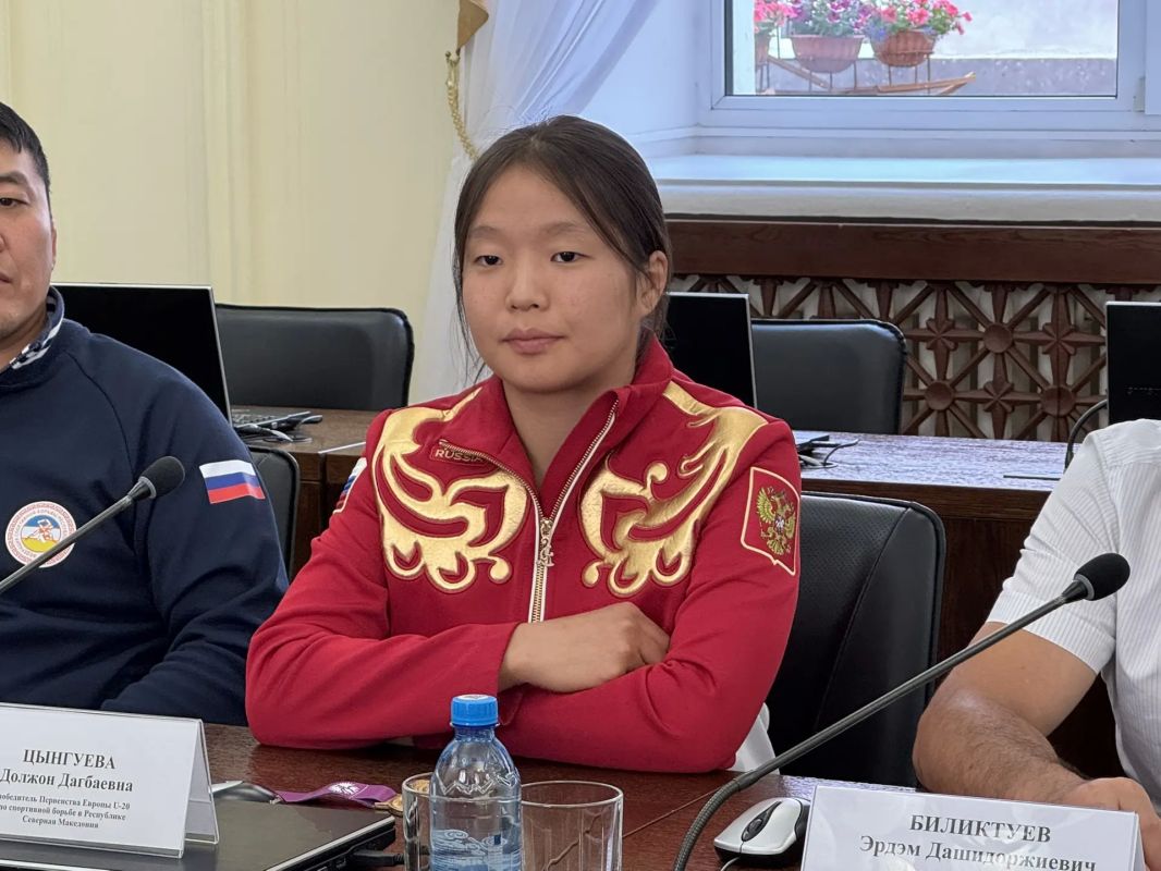 В Народном Хурале Бурятии чествовали чемпионку Европы Должон Цынгуеву В Народном Хурале Бурятии чествовали чемпионку Европы Должон Цынгуеву