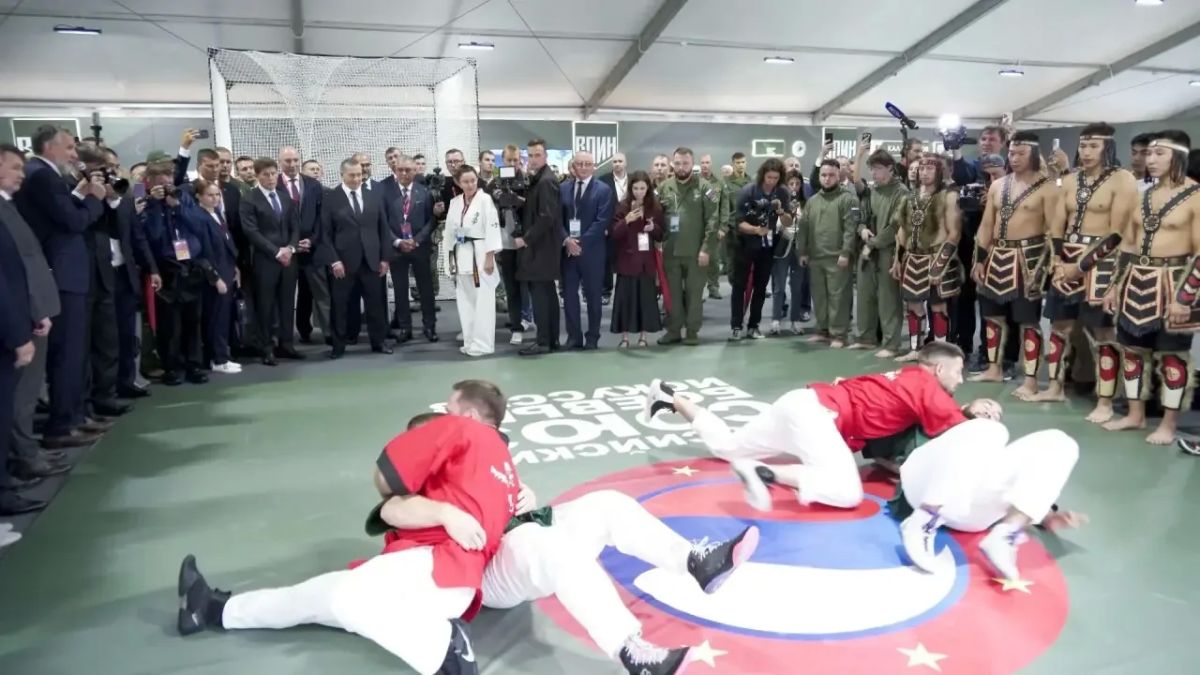 Павильон Центра «ВОИН» начал работу на ВЭФ-2026 Павильон Центра «ВОИН» начал работу на ВЭФ-2026
