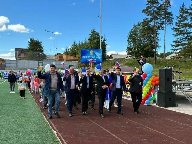 В Улан-Удэ весело и ярко отметили юбилей микрорайона Забайкальский В Улан-Удэ весело и ярко отметили юбилей микрорайона Забайкальский