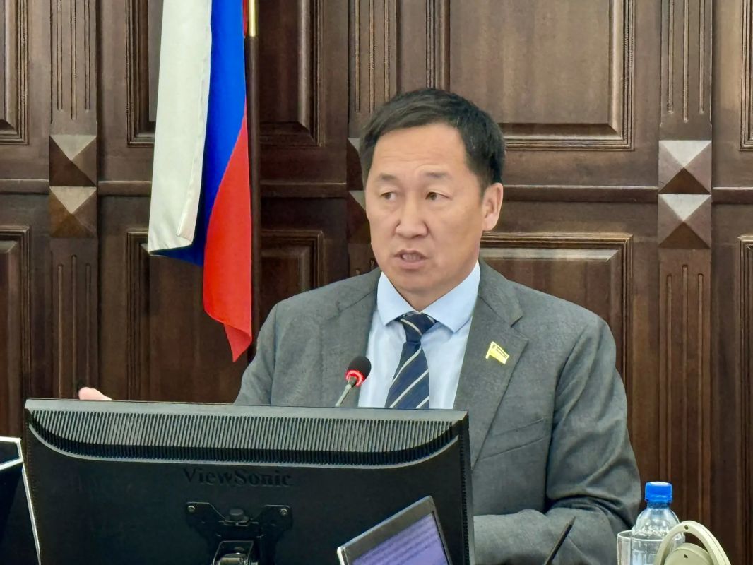 Сегодня в Народном Хурале прошло заседание Комитета по экономической политике, природопользованию и экологии под председательством Иннокентия Вахрамеева Сегодня в Народном Хурале прошло заседание Комитета по экономической политике, природопользованию и экологии под председательством Иннокентия Вахрамеева
