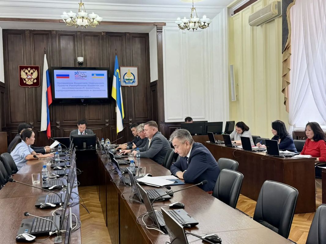 Сегодня в Народном Хурале прошло заседание Комитета по экономической политике, природопользованию и экологии под председательством Иннокентия Вахрамеева Сегодня в Народном Хурале прошло заседание Комитета по экономической политике, природопользованию и экологии под председательством Иннокентия Вахрамеева