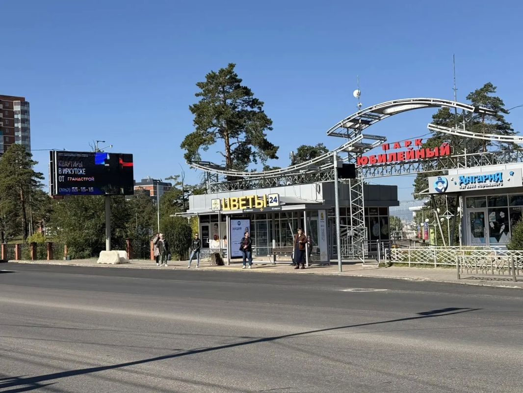 На улицах Шумяцкого и Жердева наносят новую разметку после ремонта дороги На улицах Шумяцкого и Жердева наносят новую разметку после ремонта дороги