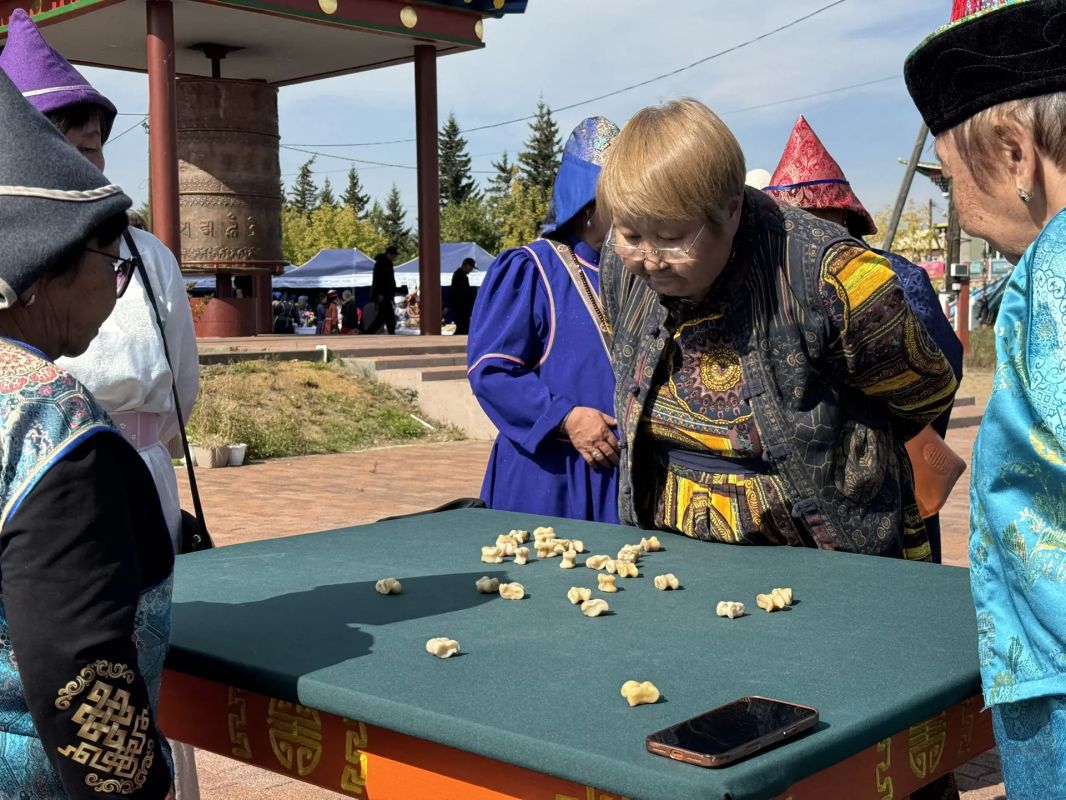 В Иволгинском дацане стартовали Этигэловские игры В Иволгинском дацане стартовали Этигэловские игры