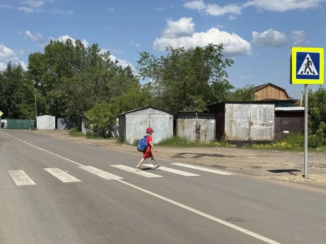 В Улан-Удэ по просьбам жителей отремонтировали дорогу до детского сада «Зорьки» и школы №8 В Улан-Удэ по просьбам жителей отремонтировали дорогу до детского сада «Зорьки» и школы №8