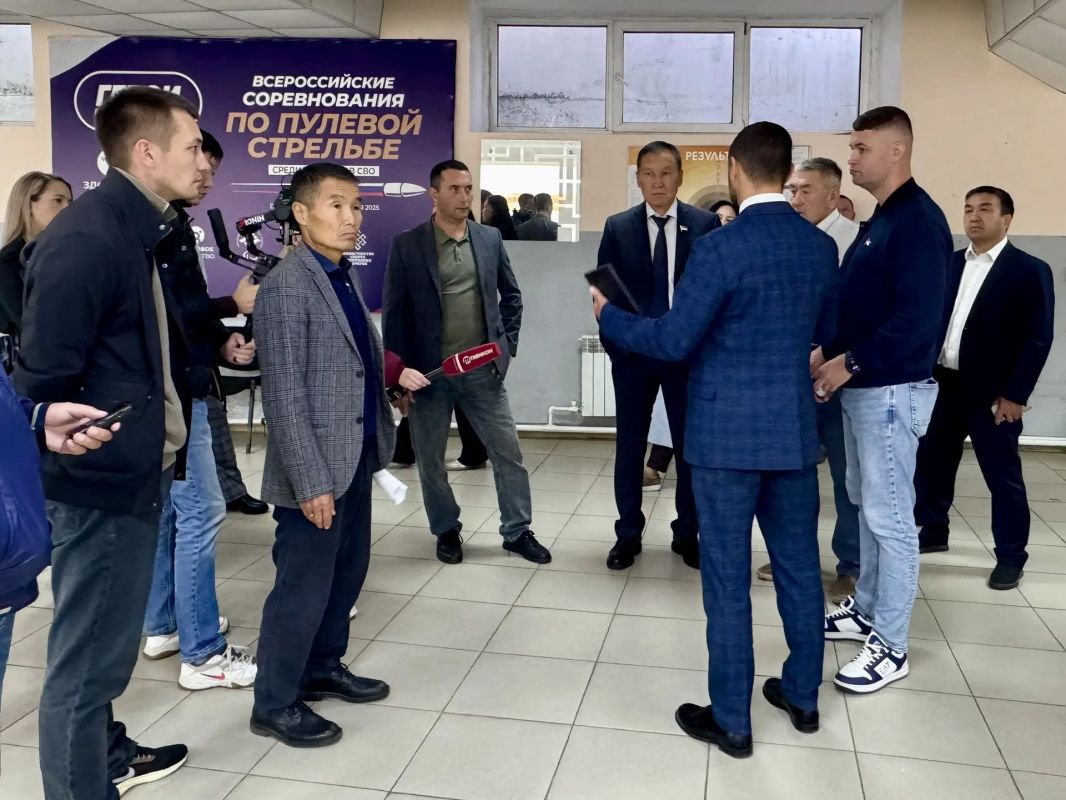 Сегодня под председательством Виталия Лыгденова состоялось выездное совещание Комитета Народного Хурала по межрегиональным связям, национальным вопросам, молодёжной политике, общественным и религиозным объединениям Сегодня под председательством Виталия Лыгденова состоялось выездное совещание Комитета Народного Хурала по межрегиональным связям, национальным вопросам, молодёжной политике, общественным и религиозным объединениям