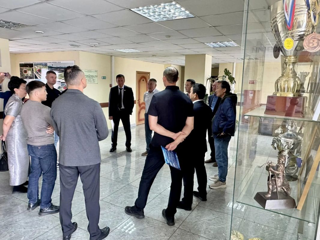 Сегодня под председательством Виталия Лыгденова состоялось выездное совещание Комитета Народного Хурала по межрегиональным связям, национальным вопросам, молодёжной политике, общественным и религиозным объединениям Сегодня под председательством Виталия Лыгденова состоялось выездное совещание Комитета Народного Хурала по межрегиональным связям, национальным вопросам, молодёжной политике, общественным и религиозным объединениям