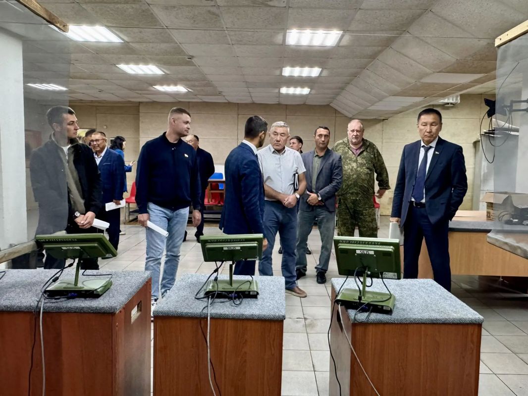 Сегодня под председательством Виталия Лыгденова состоялось выездное совещание Комитета Народного Хурала по межрегиональным связям, национальным вопросам, молодёжной политике, общественным и религиозным объединениям Сегодня под председательством Виталия Лыгденова состоялось выездное совещание Комитета Народного Хурала по межрегиональным связям, национальным вопросам, молодёжной политике, общественным и религиозным объединениям