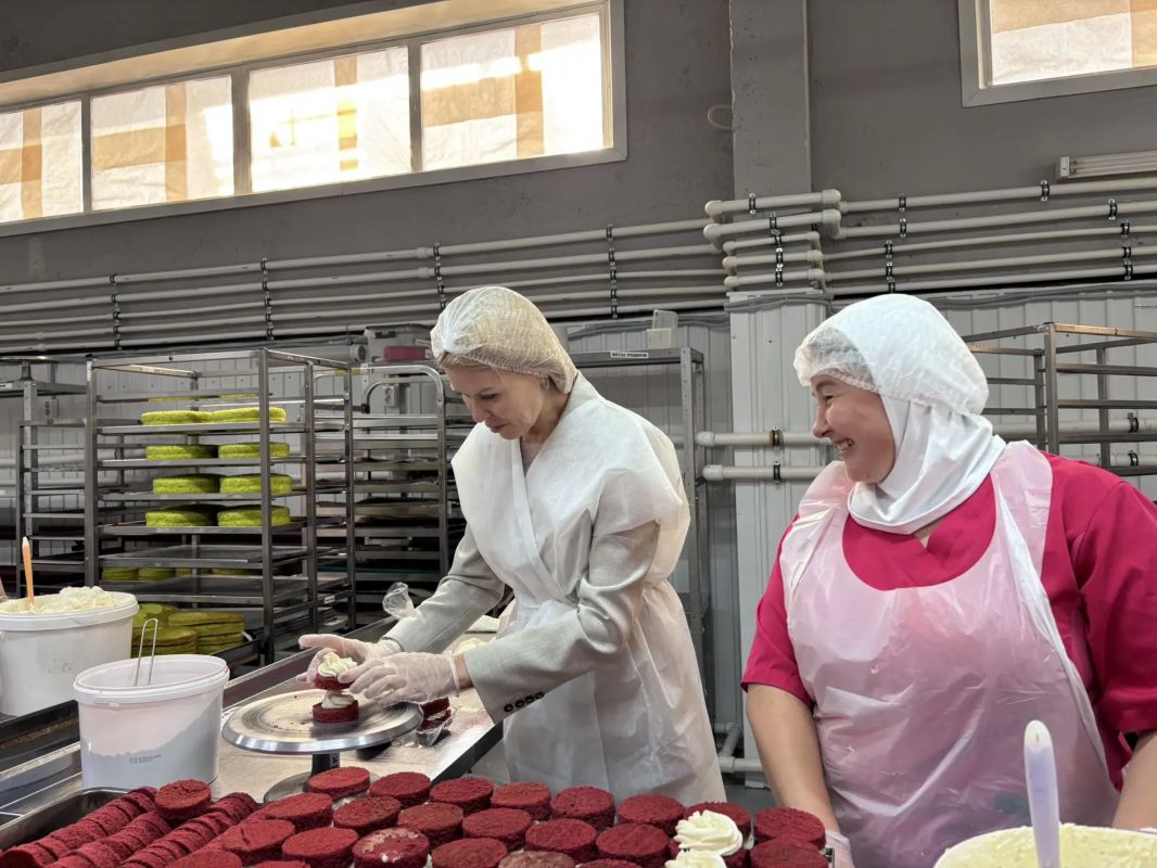 Заместитель министра промышленности и торговли России Екатерина Приезжева посетила Бурятию, чтобы оценить, как в республике внедряется система цифровой маркировки «Честный знак» Заместитель министра промышленности и торговли России Екатерина Приезжева посетила Бурятию, чтобы оценить, как в республике внедряется система цифровой маркировки «Честный знак»