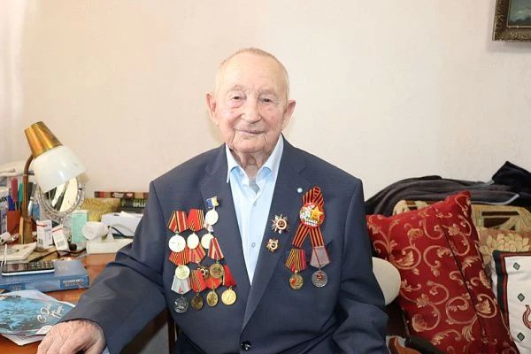 100-летний ветеран ВОВ проголосовал на выборах в Бурятии